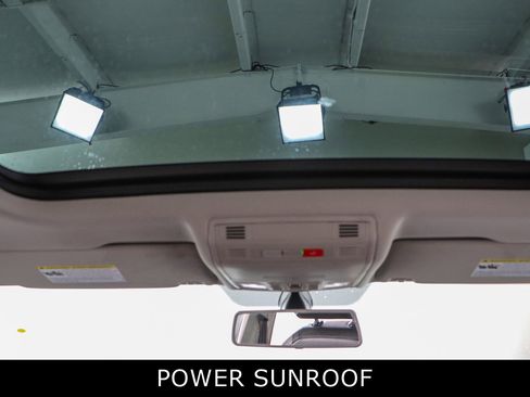 Used 2020 Volkswagen Tiguan SE w/ Panoramic Sunroof Package image 21