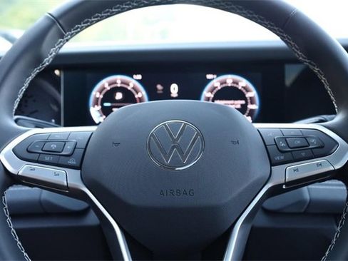 New 2025 Volkswagen Tiguan SE image 11