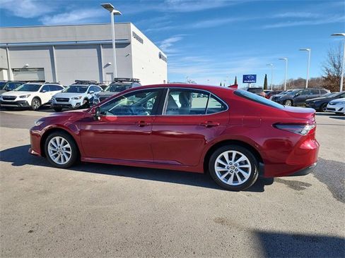 Used 2021 Toyota Camry LE w/ Convenience Package image 6