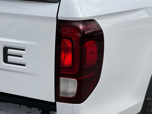 New 2026 Honda Ridgeline Black Edition image 12