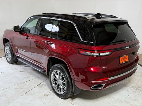 Certified 2025 Jeep Grand Cherokee Summit w/ Luxury Tech Group V image 5