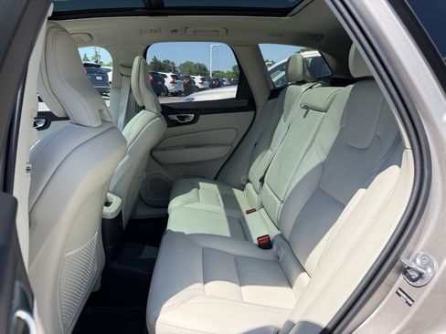 Used 2025 Volvo XC60 T8 Ultra w/ Protection Package Premier AWD/4WD image 10