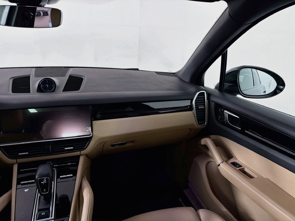 Certified 2023 Porsche Cayenne AWD/4WD image 25