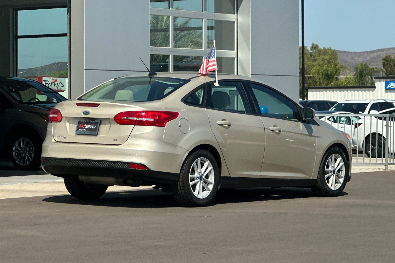 Used 2018 Ford Focus SE FWD image 4