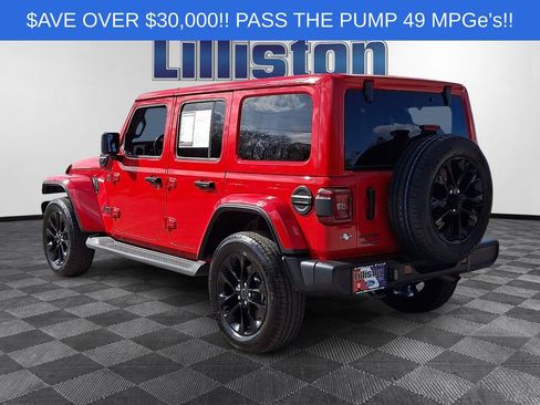 Used 2025 Jeep Wrangler Unlimited Sahara AWD/4WD image 3