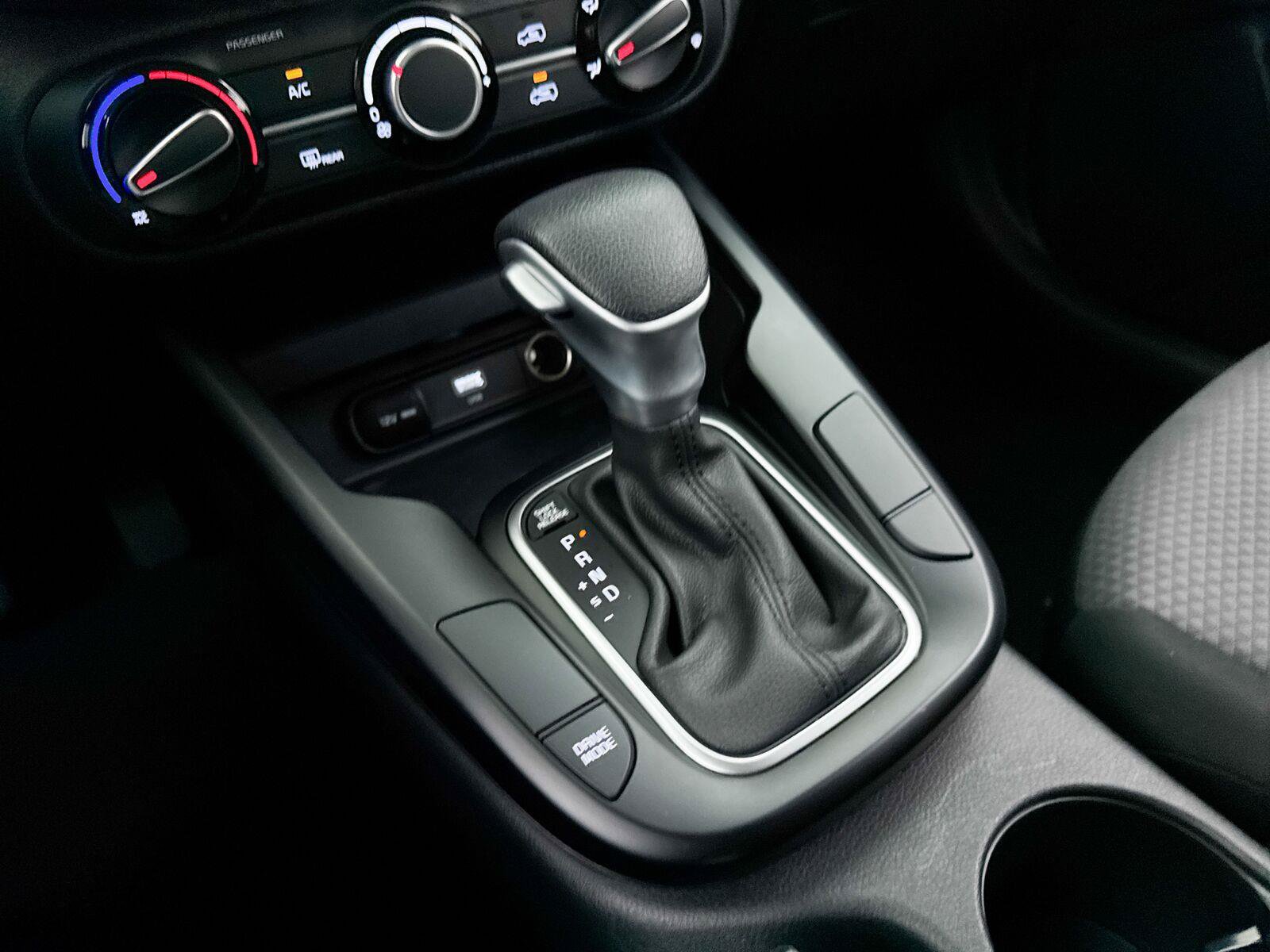 Used 2025 Kia Soul LX w/ LX Technology Package FWD image 27