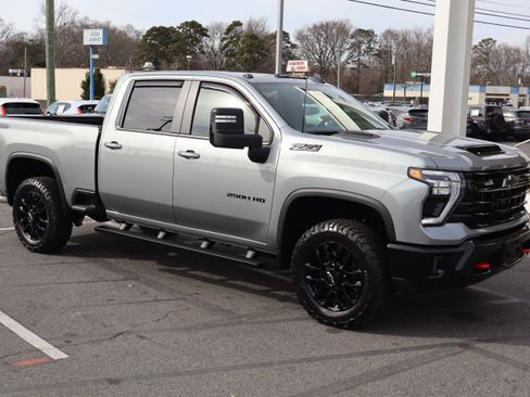 Used 2025 Chevrolet Silverado 2500 LT w/ Trail Boss Package image 2