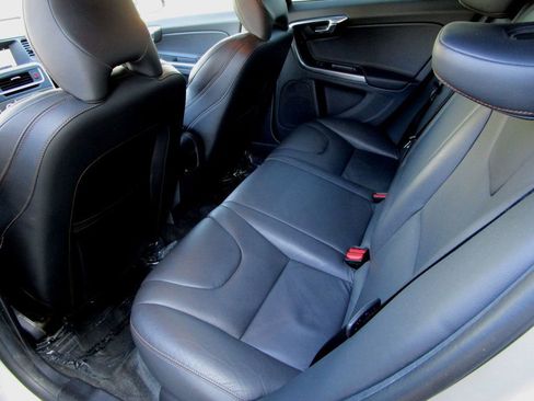 Used 2015 Volvo V60 T5 Cross Country w/ Convenience Package image 17