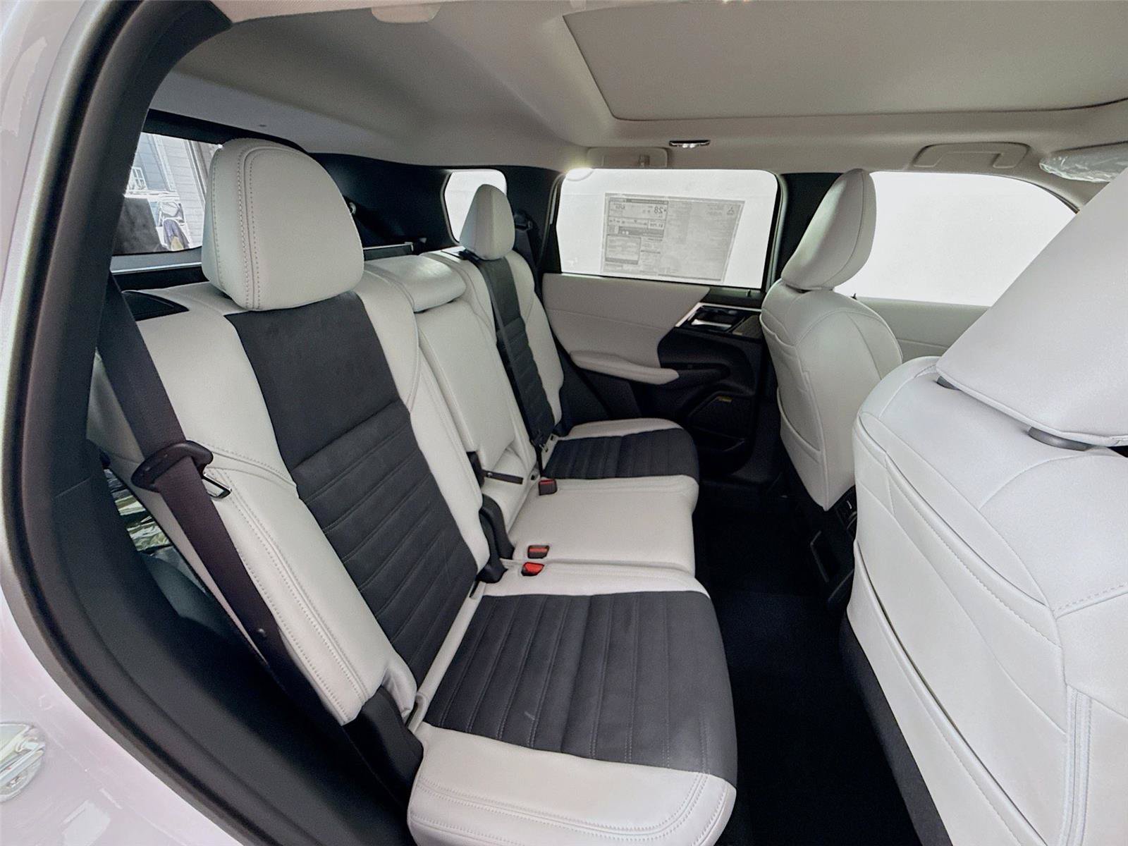 New 2026 Mitsubishi Outlander SE FWD image 16
