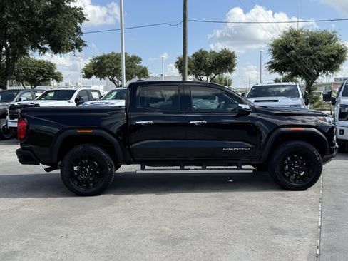 Used 2023 GMC Canyon Denali w/ Denali Black Edition AWD/4WD image 3