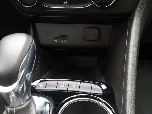 Used 2025 Buick Encore GX Preferred FWD image 19