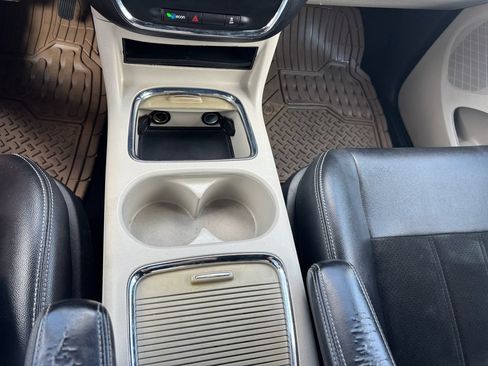 Used 2017 Dodge Grand Caravan SXT FWD image 34