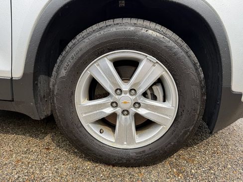 Used 2018 Chevrolet Trax LT w/ LT Convenience Package FWD image 9