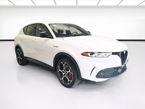 Used 2024 Alfa Romeo Tonale Veloce AWD/4WD image 3