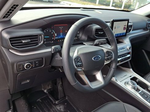 Used 2023 Ford Explorer XLT w/ Equipment Group 202A image 25