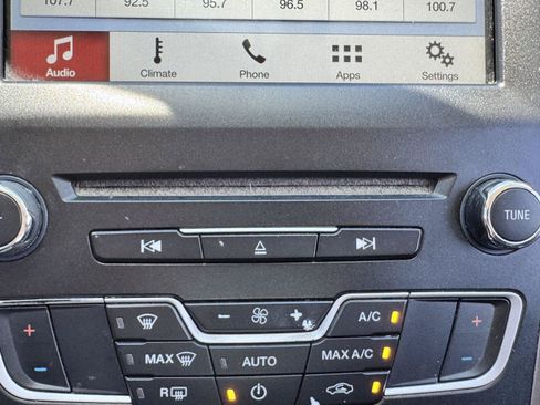 Used 2017 Ford Fusion SE w/ Fusion SE Technology Package FWD image 25