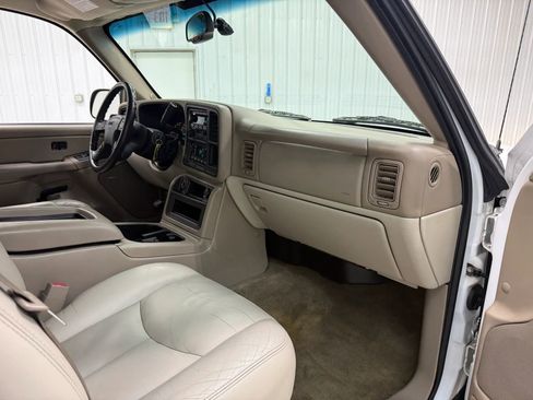 Used 2005 GMC Yukon SLT w/ SLT Preferred Equipment Group image 14