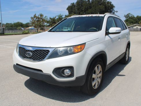 Used 2012 Kia Sorento LX w/ Convenience Pkg FWD image 4