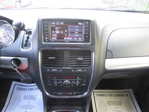 Used 2018 Dodge Grand Caravan GT FWD image 17