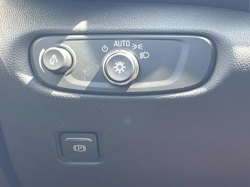 Used 2025 Chevrolet Blazer LT w/ Convenience Package FWD image 31