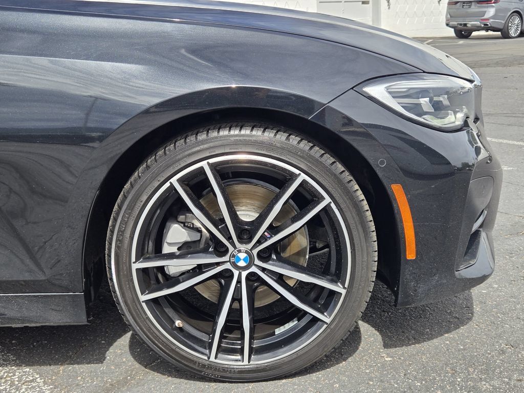 Used 2020 BMW 330i xDrive Sedan w/ M Sport Package AWD/4WD image 9