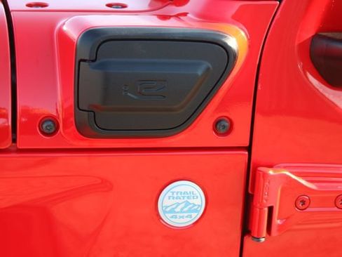 Used 2024 Jeep Wrangler Unlimited Sahara AWD/4WD image 8