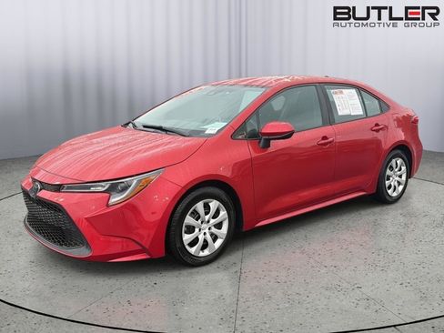 Used 2020 Toyota Corolla LE FWD image 2