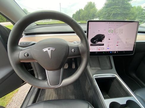 Used 2023 Tesla Model Y Long Range AWD/4WD image 10
