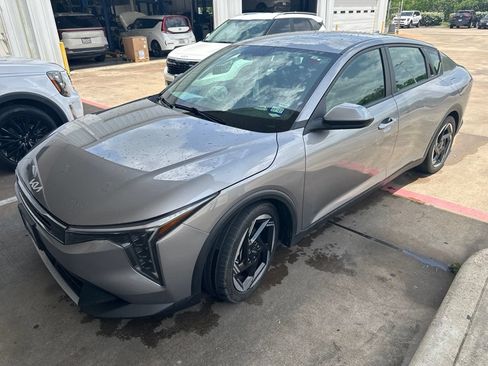Certified 2025 Kia K4 EX FWD image 1