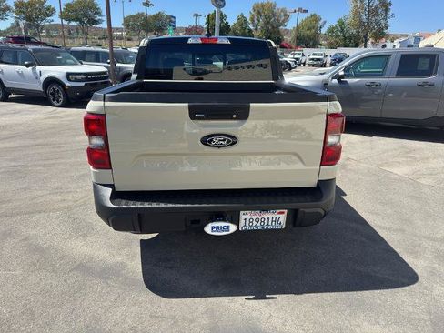 Certified 2025 Ford Maverick Lariat w/ Black Appearance Package AWD/4WD image 3