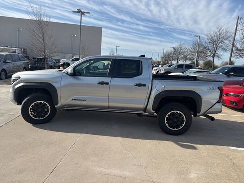 Used 2024 Toyota Tacoma TRD Off-Road image 6