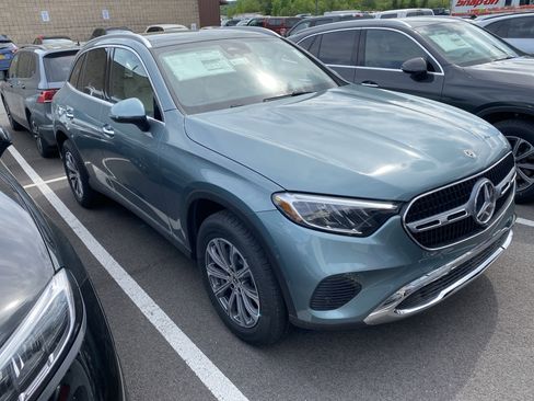 Used 2025 Mercedes-Benz GLC 300 4MATIC image 2