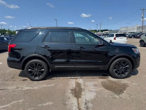 Used 2018 Ford Explorer XLT w/ Equipment Group 202A AWD/4WD image 4