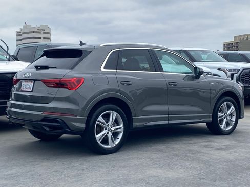 Used 2021 Audi Q3 2.0T Premium w/ Convenience Package AWD/4WD image 3