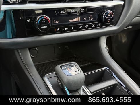Used 2024 Nissan Pathfinder SV FWD image 27