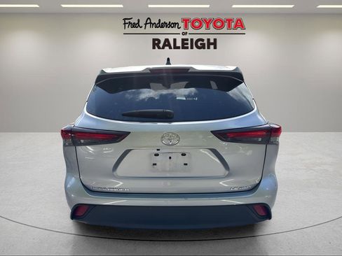 Used 2024 Toyota Highlander LE image 18