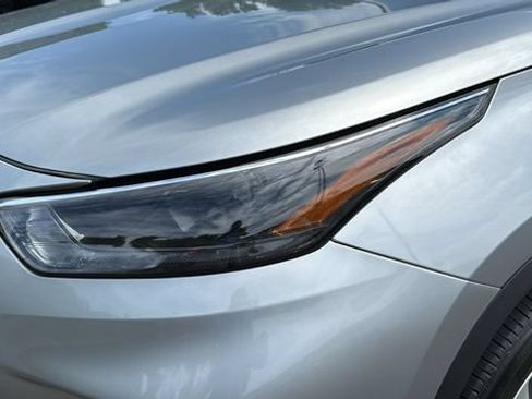 Certified 2024 Toyota Highlander XLE AWD/4WD image 7