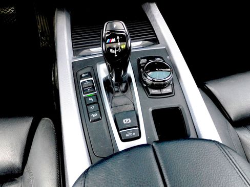 Used 2016 BMW X5 xDrive50i image 12