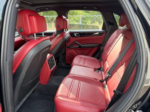 Used 2019 Porsche Cayenne AWD/4WD image 20