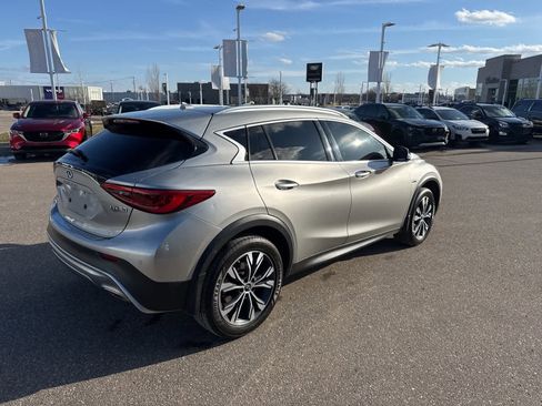 Used 2018 INFINITI QX30 AWD image 5