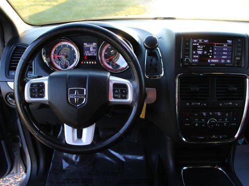 Used 2019 Dodge Grand Caravan GT image 9