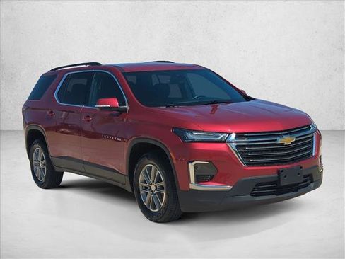 Used 2023 Chevrolet Traverse LT image 3