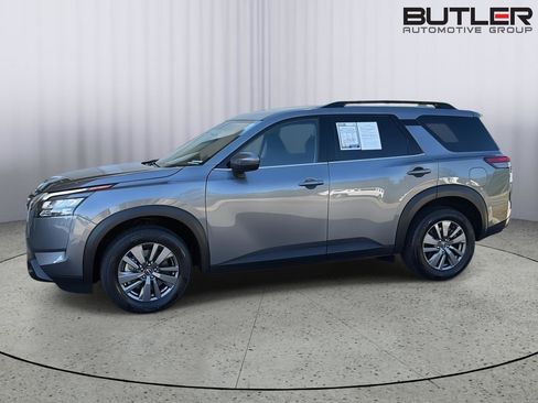 Used 2025 Nissan Pathfinder SV FWD image 3