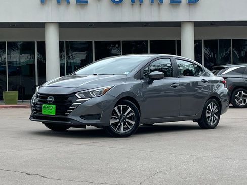 Used 2024 Nissan Versa SV FWD image 2