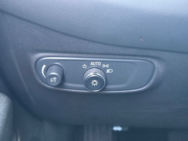 Used 2021 Chevrolet Equinox LS FWD image 25