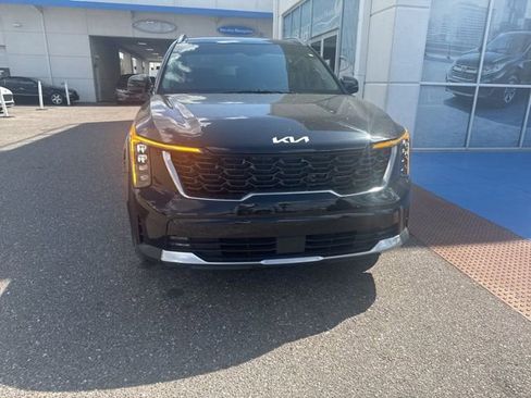 Used 2024 Kia Sorento EX w/ Panoramic Sunroof Package image 4
