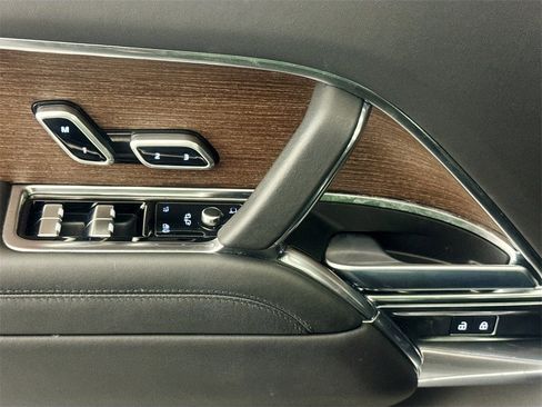 Certified 2024 Land Rover Range Rover Autobiography image 17