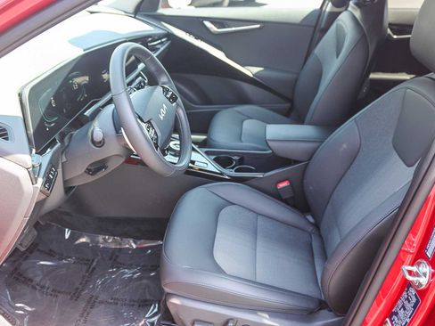 Used 2025 Kia Niro LX FWD image 18