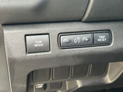 Used 2022 Nissan Frontier SV image 24