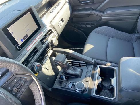 Used 2025 Toyota Tacoma SR5 AWD/4WD image 27